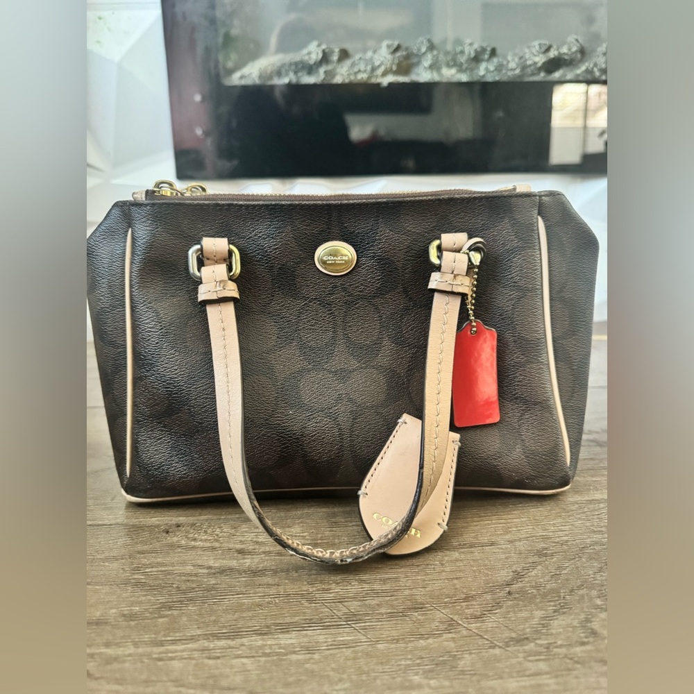Coach Signature Peyton Brown and Tan shoulder bag - Picture 3 of 12
